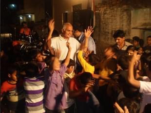 Nahar Singh With Pak Hindu Children.